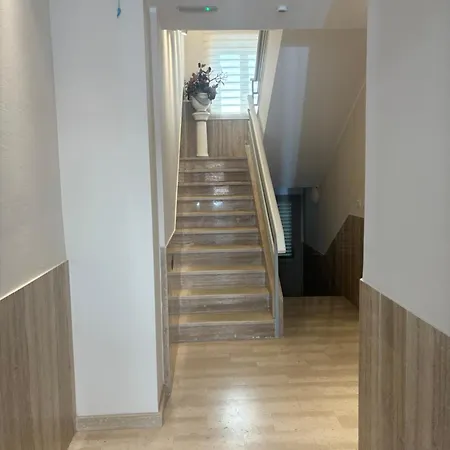 Ilenia's Boutique 3*